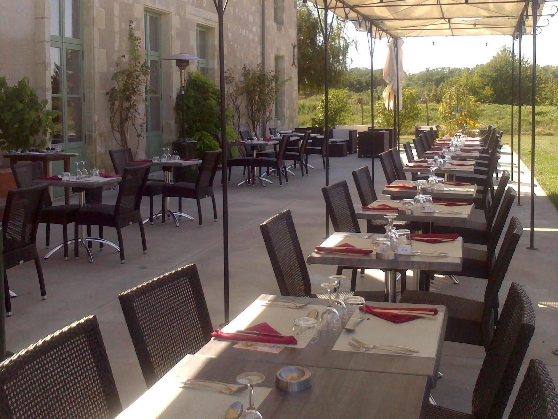Hotel Domaine Du Normandoux, The Originals Relais Tercé Exterior foto