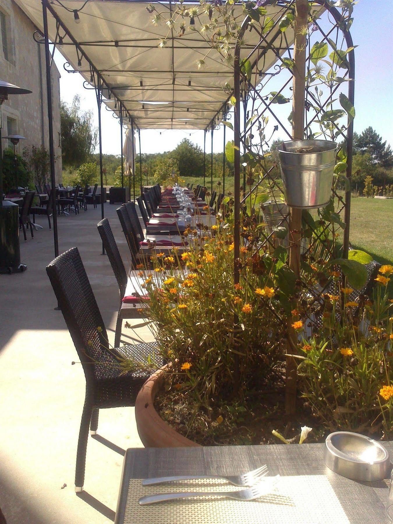 Hotel Domaine Du Normandoux, The Originals Relais Tercé Exterior foto